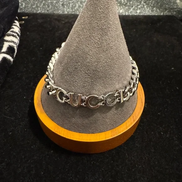 Gucci Silver Logo Chain Bracelet - Picture 3 of 5